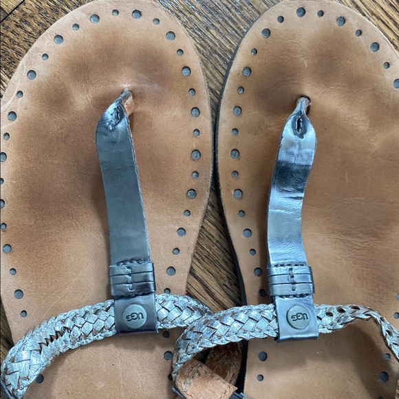 UGG Women’s Bria Metallic silver braided sandals, size 8, great condition - Picture 8 of 8